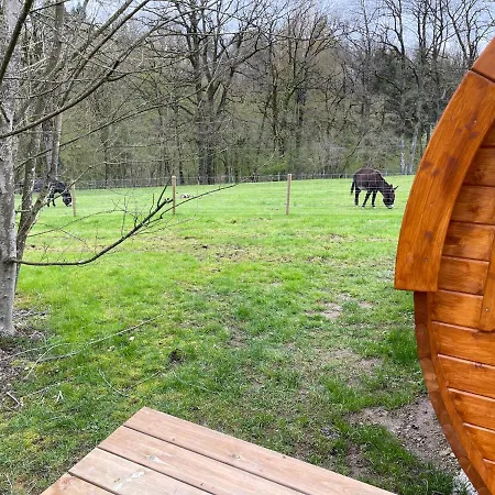 Nuit Insolite En Tonneau Nature Et Animaux Petit Dejeuner Inclus ゲストハウス 3*