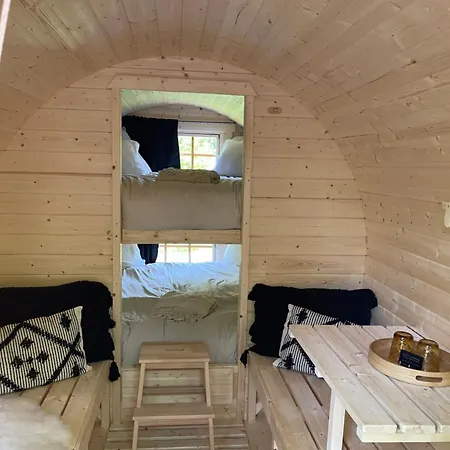 Nuit Insolite En Tonneau Nature Et Animaux Petit Dejeuner Inclus ゲストハウス