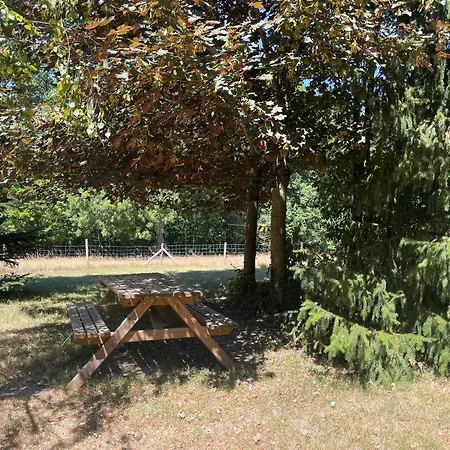 Nuit Insolite En Tonneau Nature Et Animaux Petit Dejeuner Inclus 招待所 3*